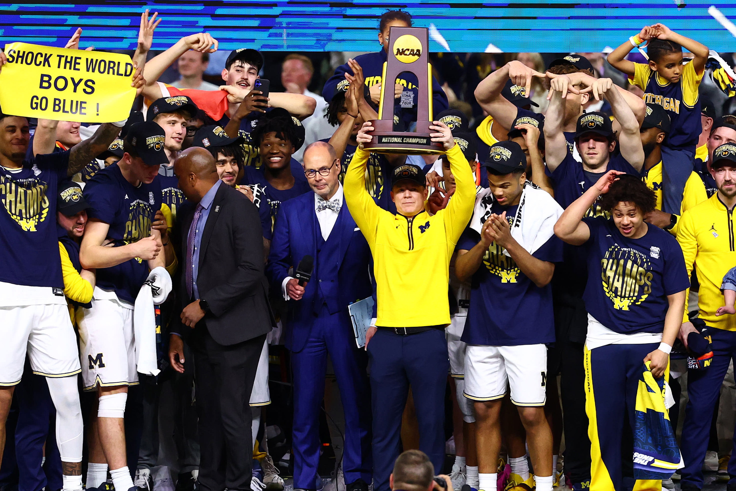 Michigan Basketball team celebrates their win. Photo Credit: University of Michigan Athletics